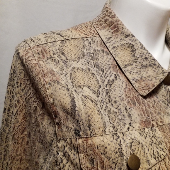 Snake Skin like Print Jacket - Picture 5 of 6